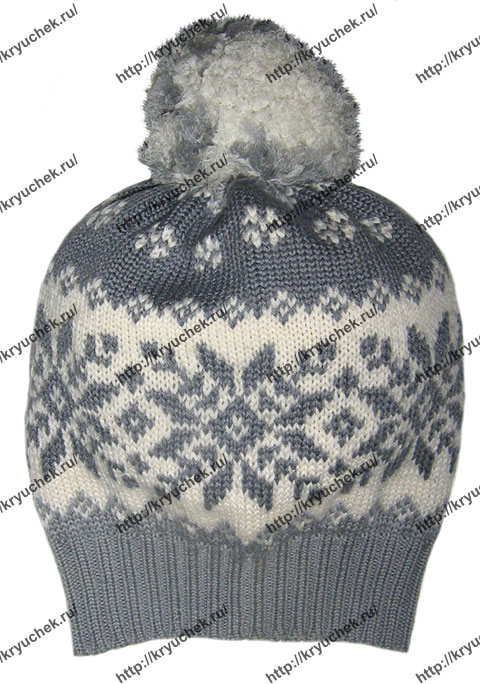Пример связанной спицами серой шапки с жаккардовым узором «Снежинки»