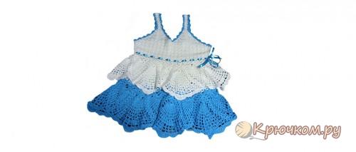 Бело-голубое платье связанное крючком