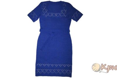 Летнее синее платье с ажурной отделкой спицами