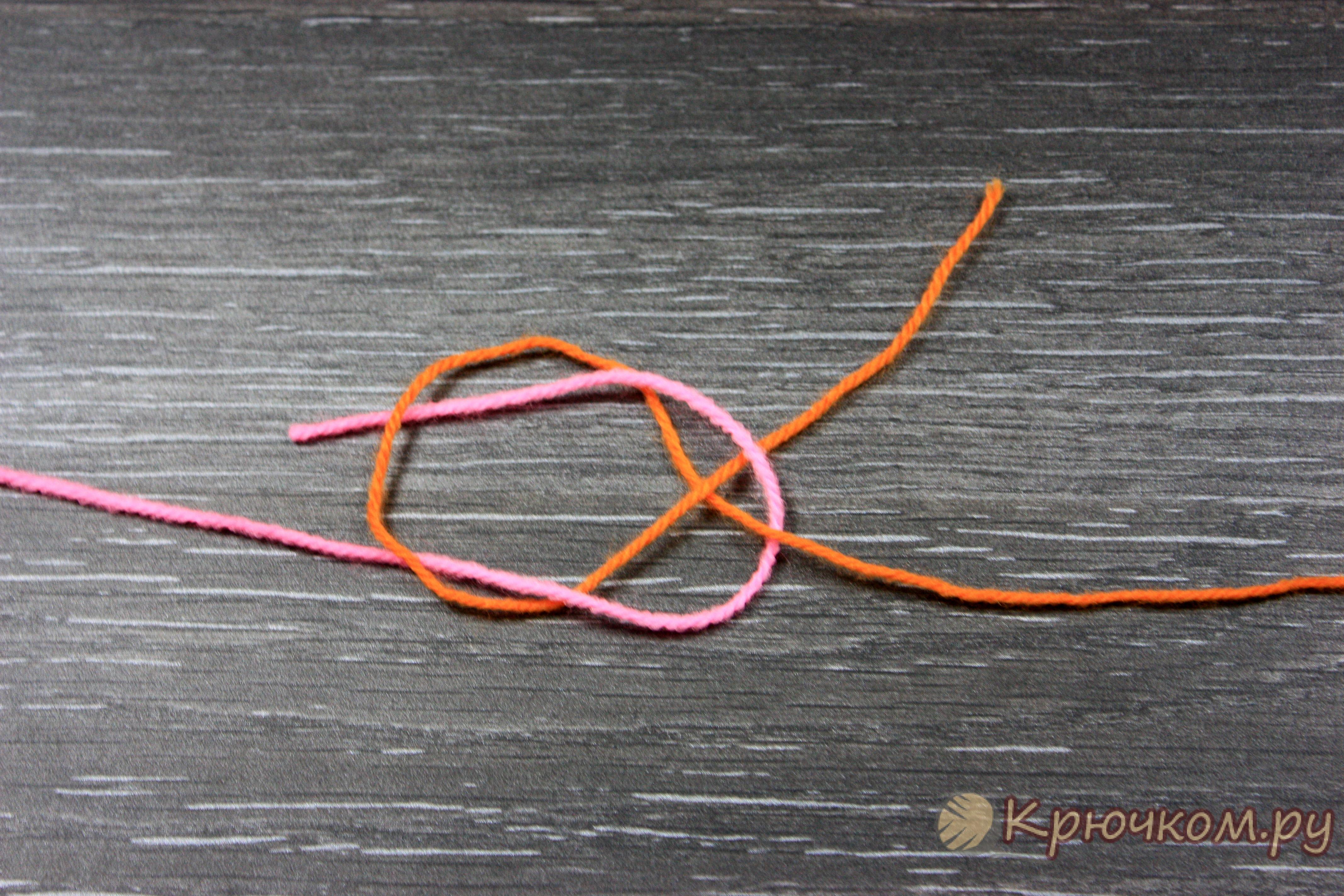 Соединение нитками 6. Узел для соединения двух нитей. Соединить нитки в вязании. Ткацкий узел соединения нитей. Соединить шерстяные нити.